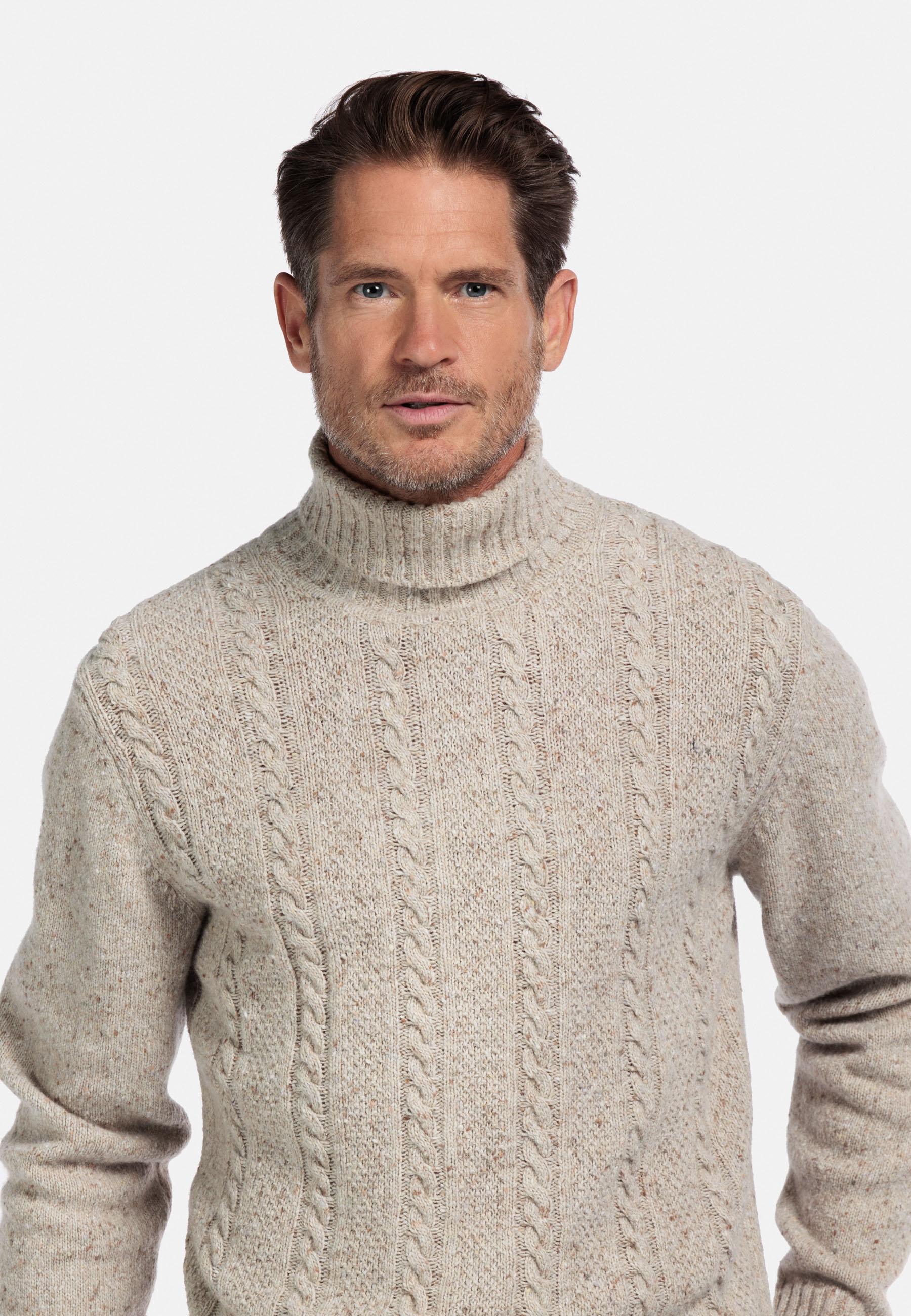 Wolmix coltrui met kabelstructuur - Beige